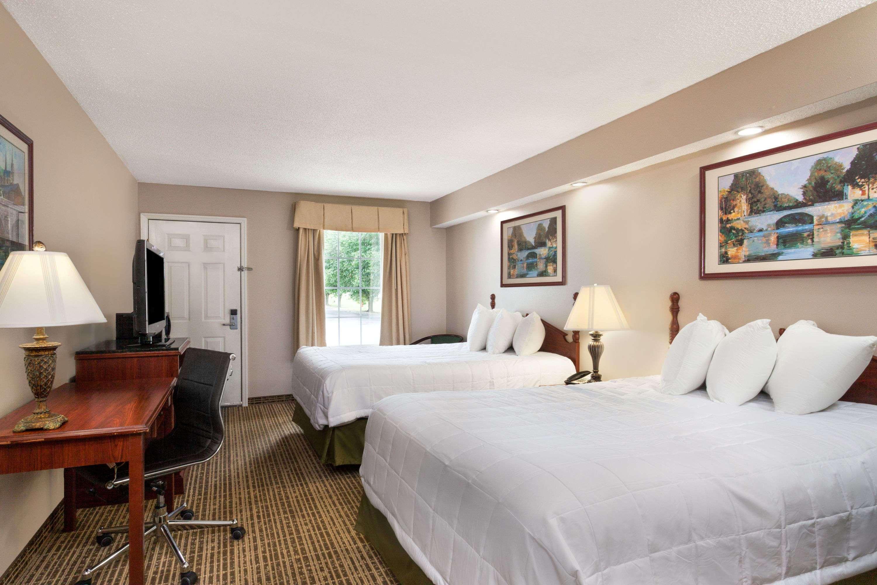 Hotel Baymont By Wyndham Tullahoma Esterno foto