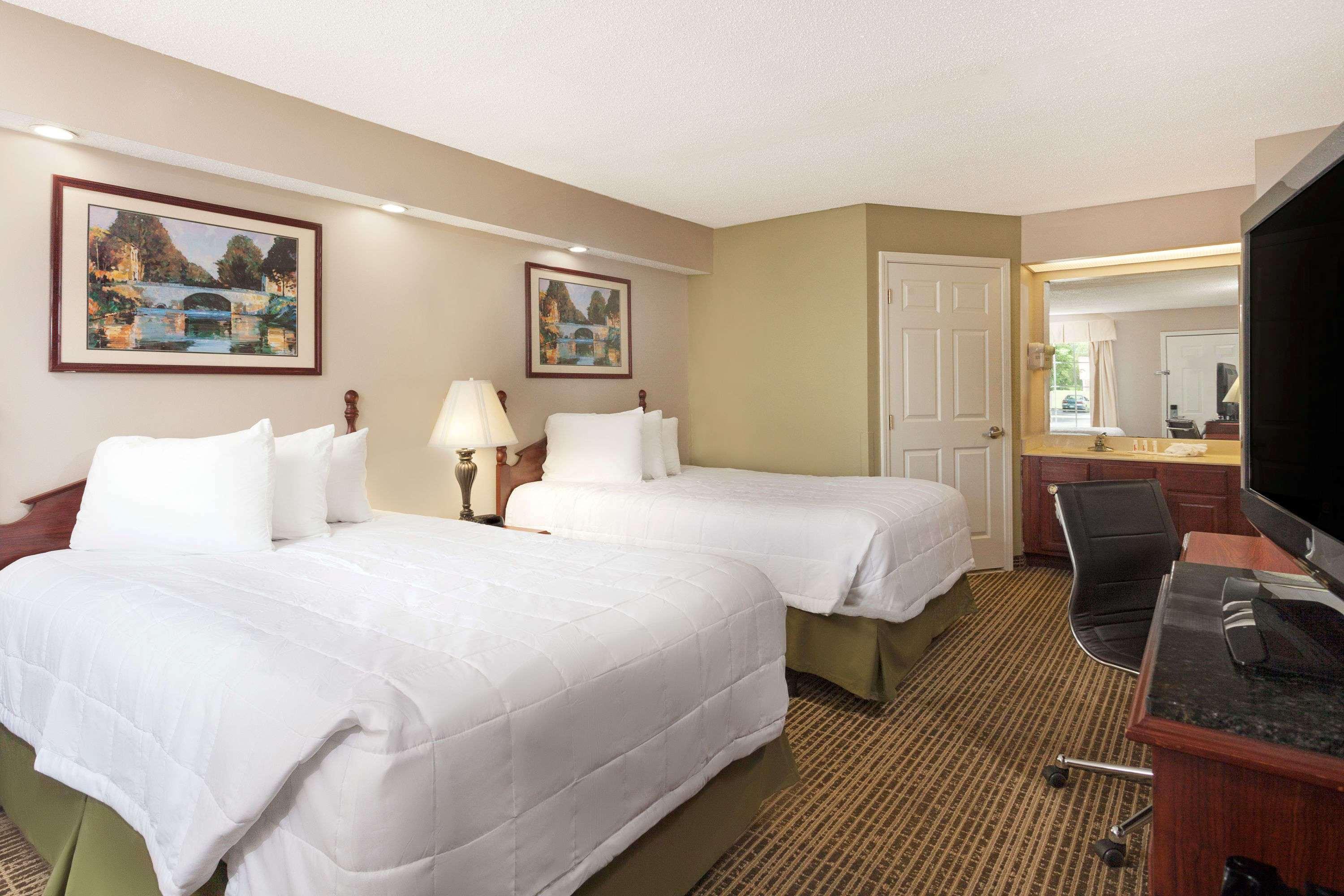 Hotel Baymont By Wyndham Tullahoma Esterno foto