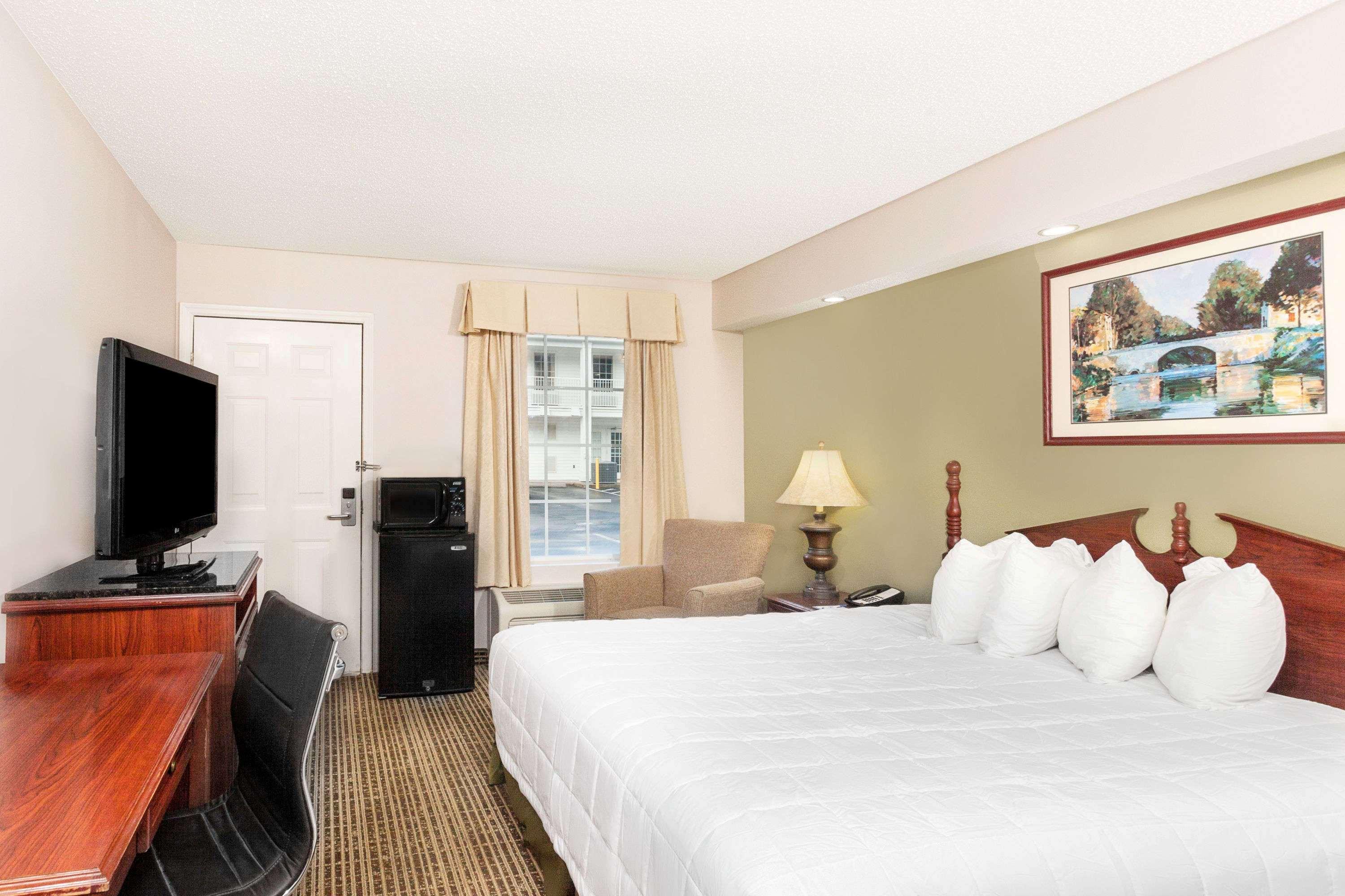 Hotel Baymont By Wyndham Tullahoma Esterno foto